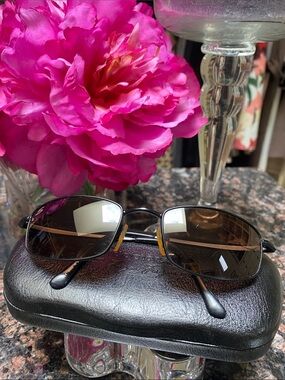 Men’s Serengeti Black Frame Brown Lens Sunglasses. Fair Used Condition / Flawed